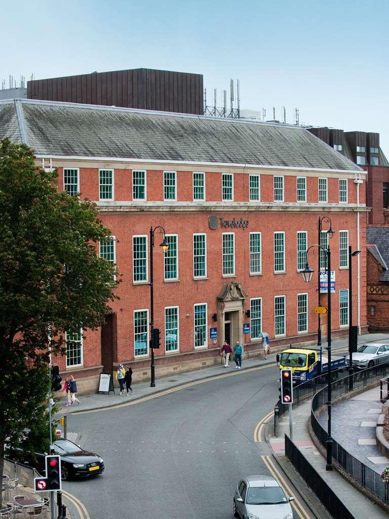 Travelodge Chester Central Bagian luar foto